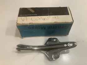 9711610 Oldsmobile Nos 1967 Cutlass F85 442 Rear View Mirror Chrome Bracket P/n
